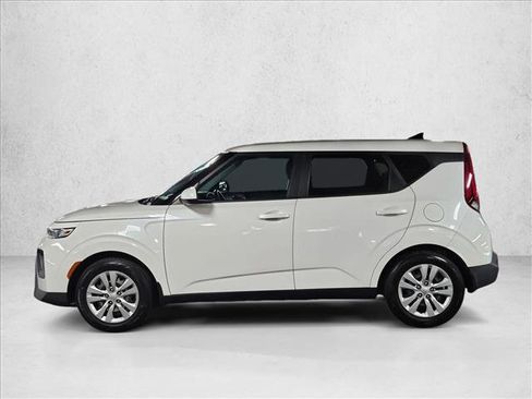 Used 2022 Kia Soul LX image 9