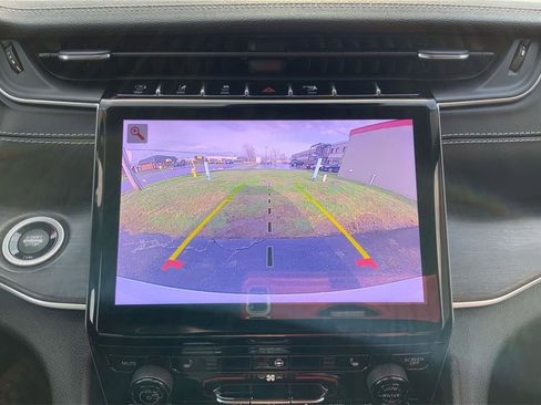 Used 2023 Jeep Grand Cherokee Limited image 34