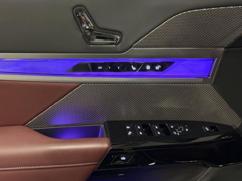 Used 2023 BMW 760i xDrive image 12