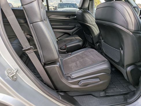 Used 2023 Jeep Grand Cherokee L Laredo image 32