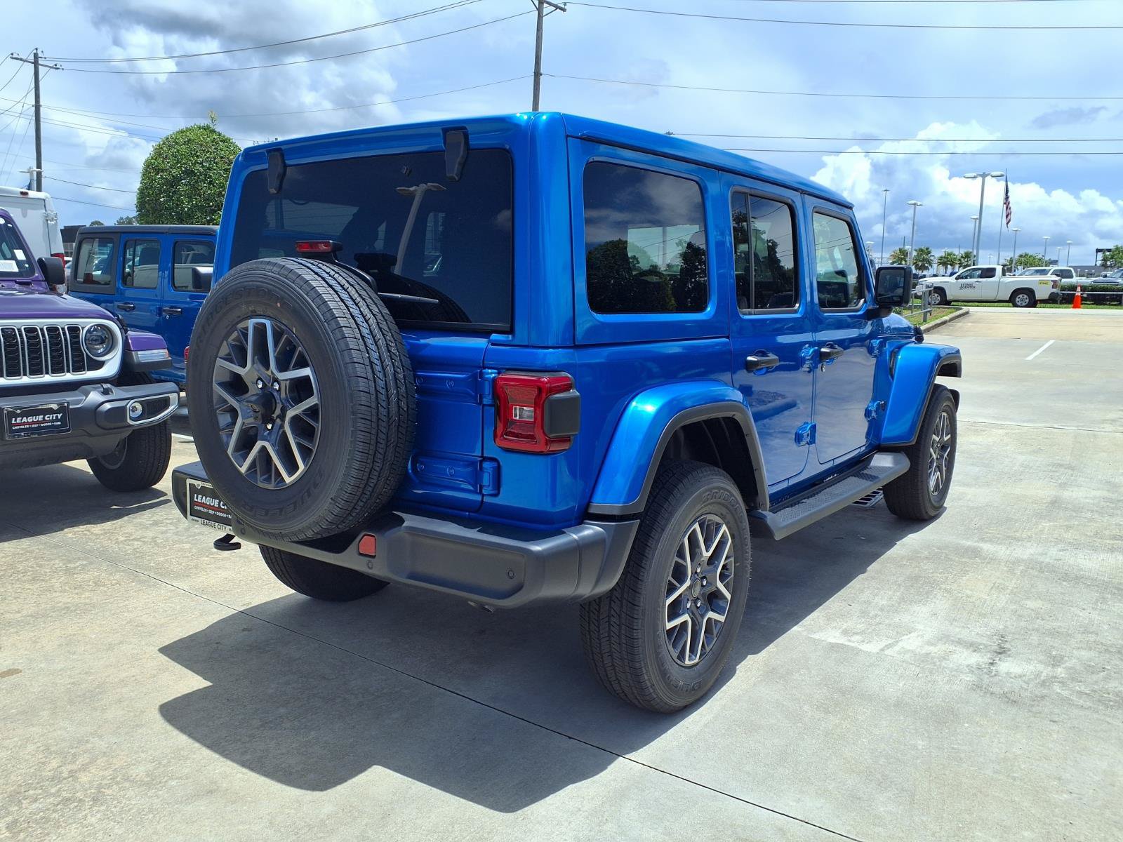 New 2026 Jeep Wrangler Unlimited Sahara AWD/4WD image 4