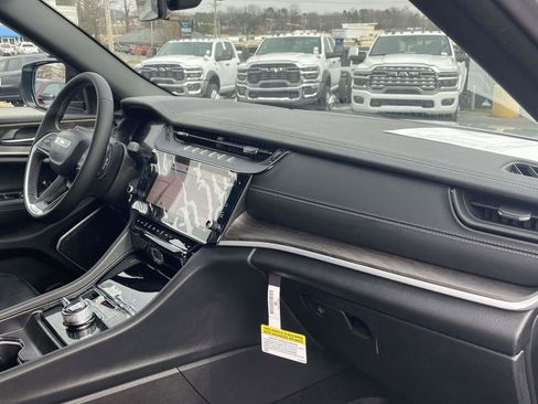 New 2026 Jeep Grand Cherokee Limited w/ Limited Altitude Package AWD/4WD image 13