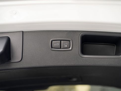 Certified 2026 Porsche Macan Turbo image 24