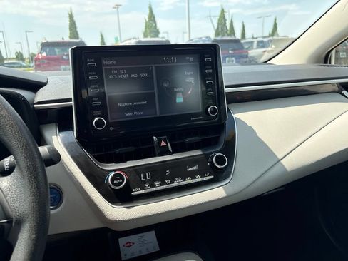 Used 2021 Toyota Corolla LE FWD image 3