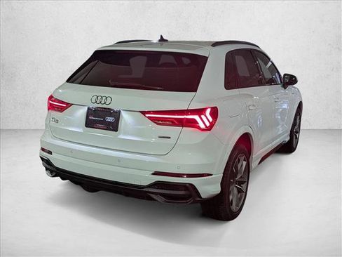 Certified 2025 Audi Q3 2.0T Premium w/ Convenience Package image 5