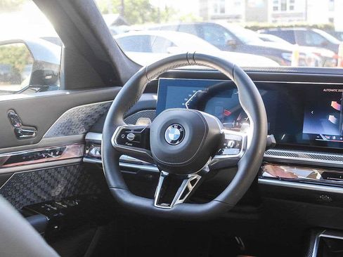 Used 2025 BMW 760i xDrive image 15