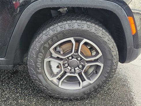 Certified 2022 Jeep Grand Cherokee Trailhawk w/ Luxury Tech Group III image 5