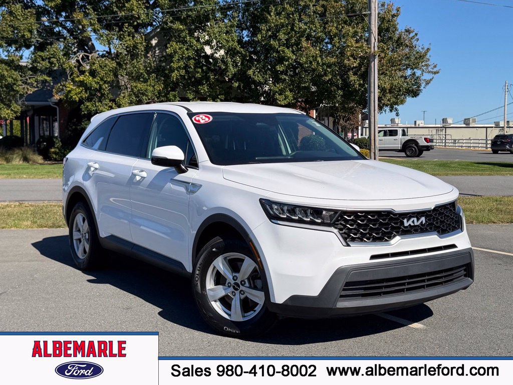 Used 2023 Kia Sorento LX FWD image 1