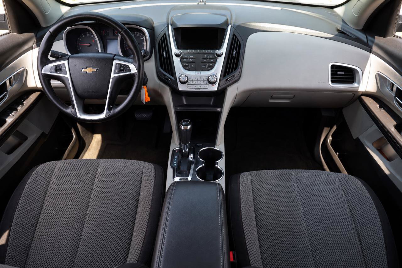 Used 2017 Chevrolet Equinox LT w/ Convenience Package FWD image 2
