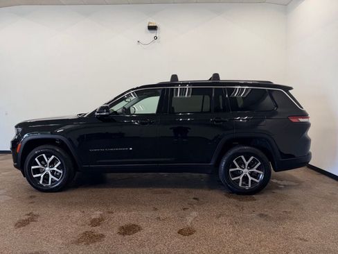 Used 2023 Jeep Grand Cherokee L Limited AWD/4WD image 2
