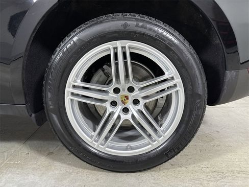 Certified 2021 Porsche Macan S image 14
