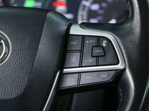 Used 2023 Toyota Highlander XLE AWD/4WD image 15