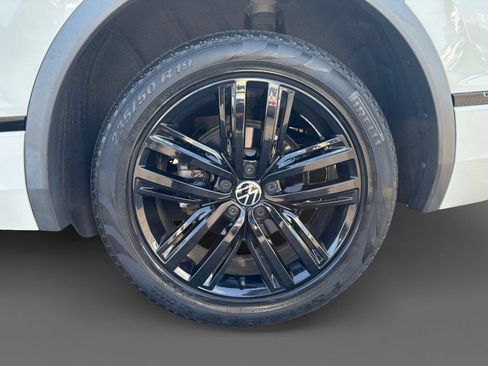 Used 2022 Volkswagen Tiguan SE R-Line FWD image 9