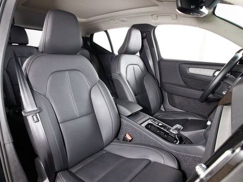 Certified 2026 Volvo XC40 B5 Plus AWD/4WD image 20