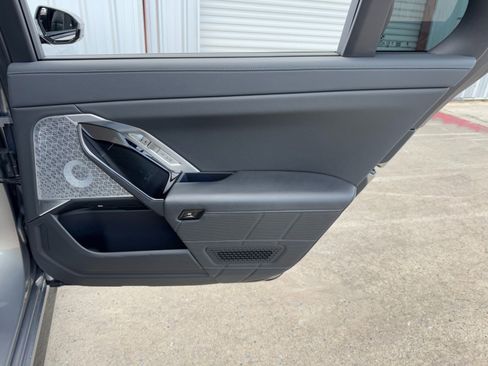 Used 2023 BMW i7 xDrive60 image 57