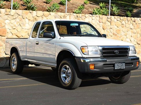Used 1998 Toyota Tacoma 4x4 Xtracab V6 image 1