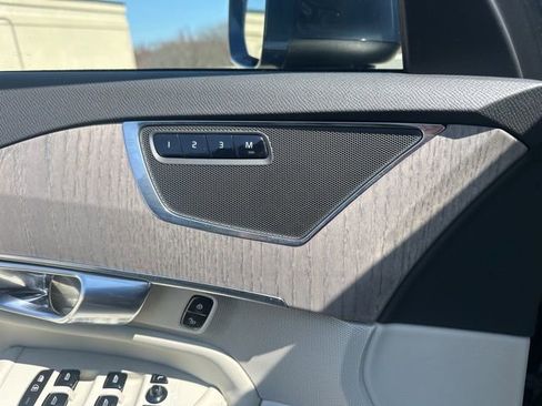 Certified 2023 Volvo XC90 B6 Plus image 33
