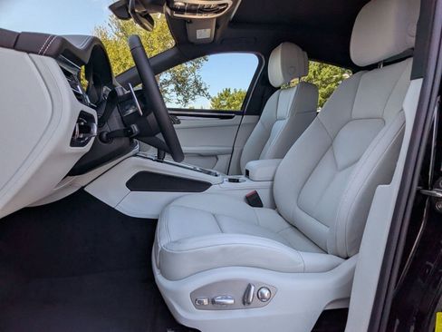 Certified 2026 Porsche Macan AWD/4WD image 5