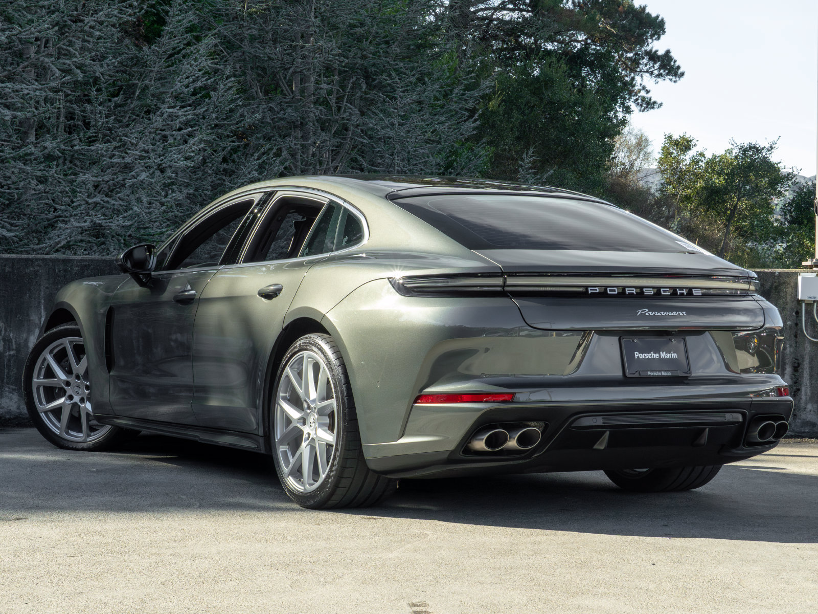 Certified 2024 Porsche Panamera image 3