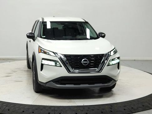 Used 2023 Nissan Rogue S AWD/4WD image 3