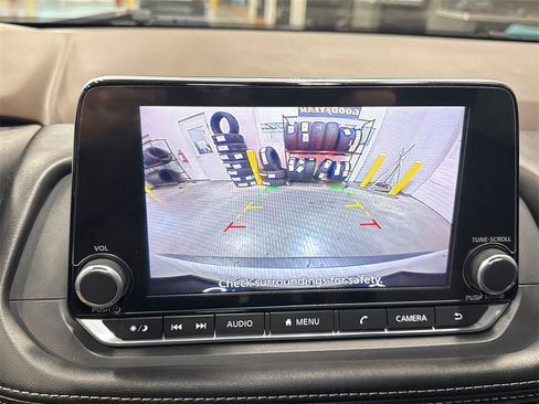 Used 2023 Nissan Rogue SV image 19