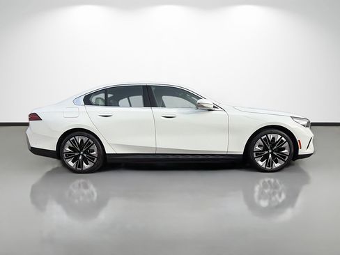 New 2026 BMW i5 eDrive40 RWD image 2