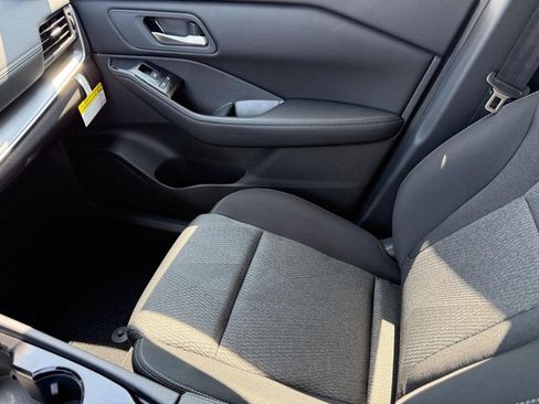 Used 2026 Nissan Rogue SV FWD image 14