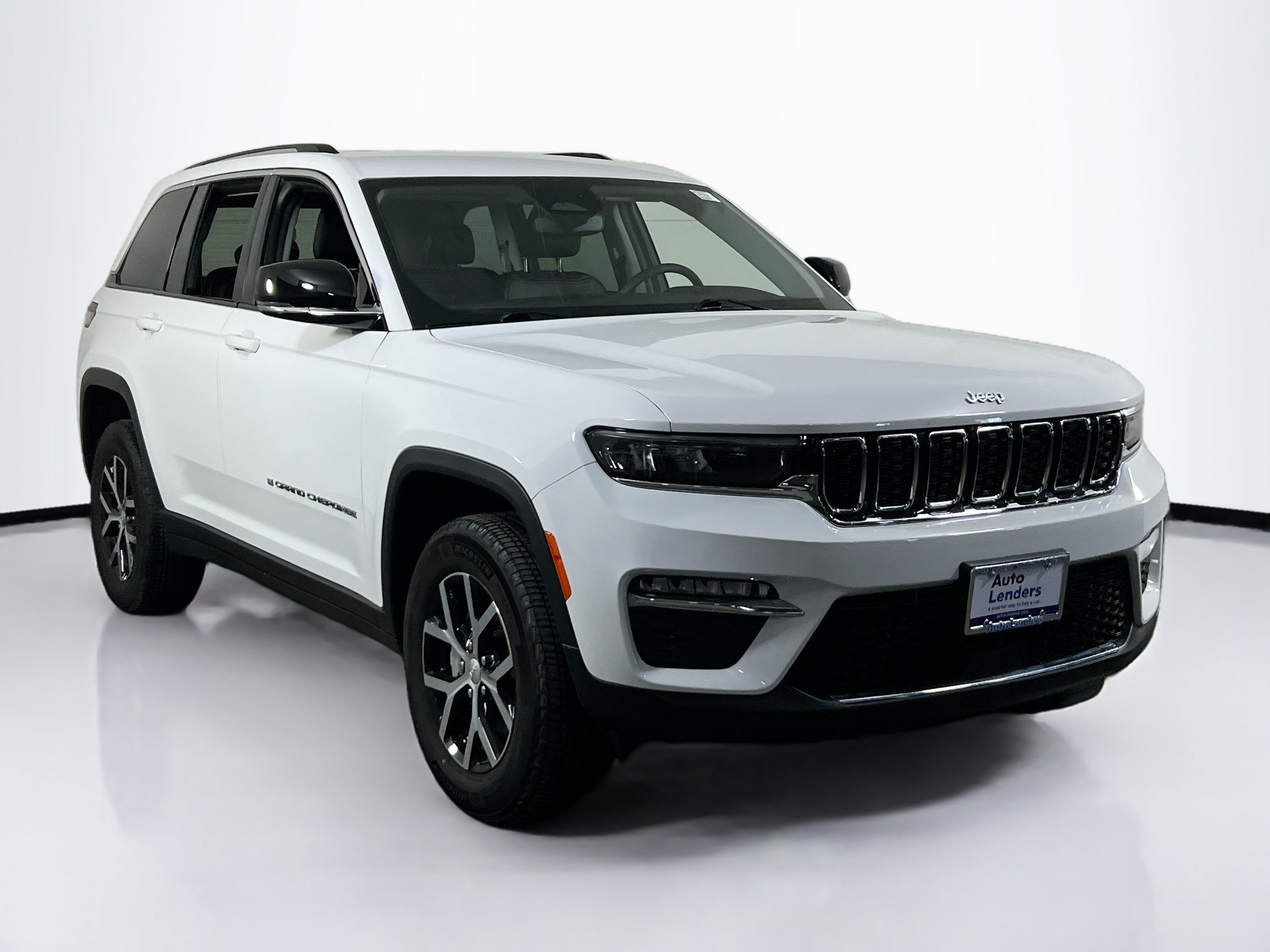 Used 2023 Jeep Grand Cherokee Limited AWD/4WD image 3
