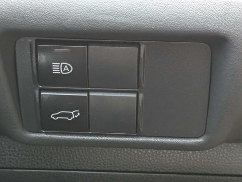 Used 2022 Toyota Highlander LE FWD image 29
