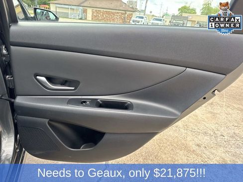 Used 2025 Hyundai Elantra SEL FWD image 21