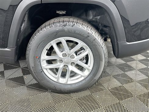 New 2025 Jeep Grand Cherokee Laredo X image 17