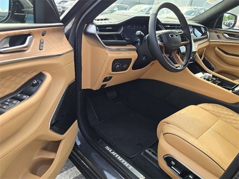 New 2025 Jeep Grand Cherokee Summit image 4