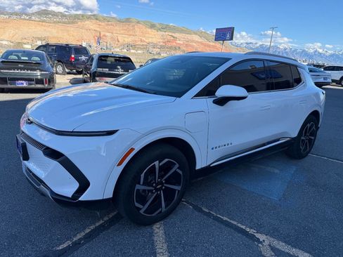 Used 2025 Chevrolet Equinox EV LT image 2