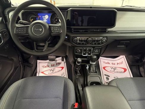 Used 2024 Jeep Gladiator Sport image 18