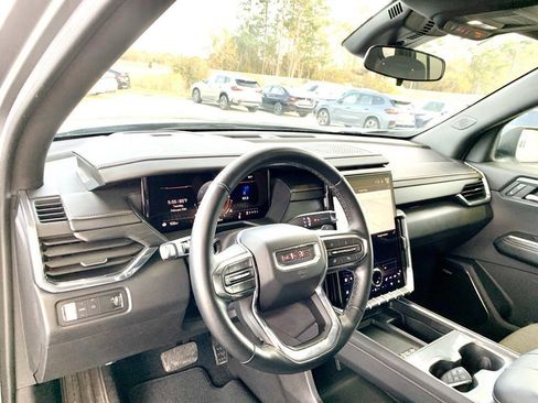 Used 2025 GMC Acadia Elevation image 11