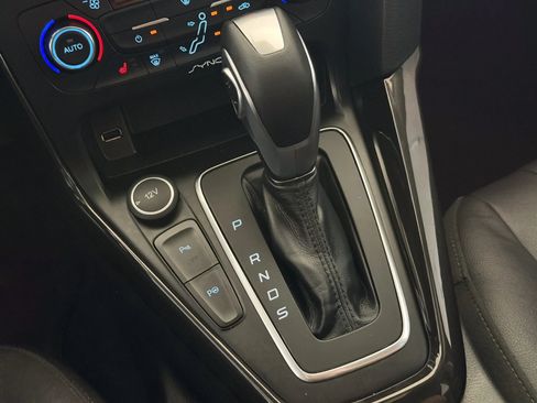 Used 2015 Ford Focus Titanium FWD image 31