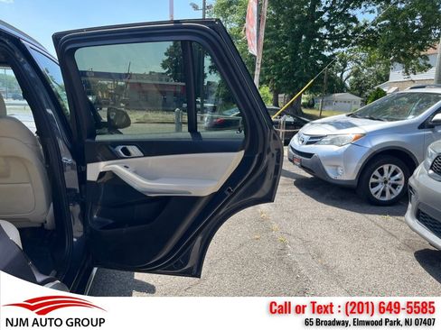 Used 2020 BMW X5 xDrive40i w/ Premium Package AWD/4WD image 38