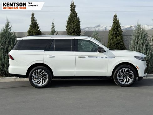 Used 2025 Lincoln Navigator Reserve AWD/4WD image 11