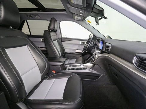 Used 2023 Ford Explorer XLT w/ Equipment Group 202A image 17