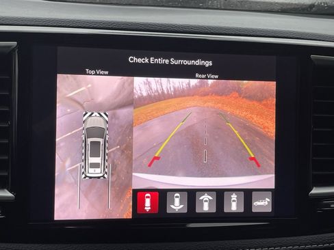 Used 2024 Chrysler Pacifica Touring-L image 43