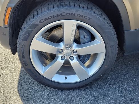 New 2024 Land Rover Defender 110 SE image 9