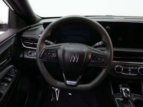 Used 2024 Buick Envista Preferred FWD image 28