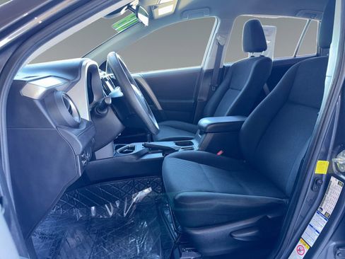 Used 2018 Toyota RAV4 LE AWD/4WD image 12