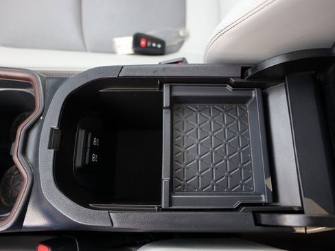 Used 2020 Toyota RAV4 Limited image 37