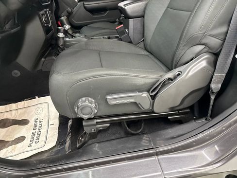 Used 2020 Jeep Wrangler Sport image 12