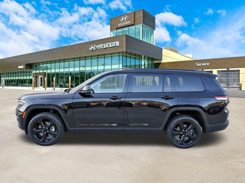Used 2023 Jeep Grand Cherokee L Limited w/ Black Appearance Package AWD/4WD image 9