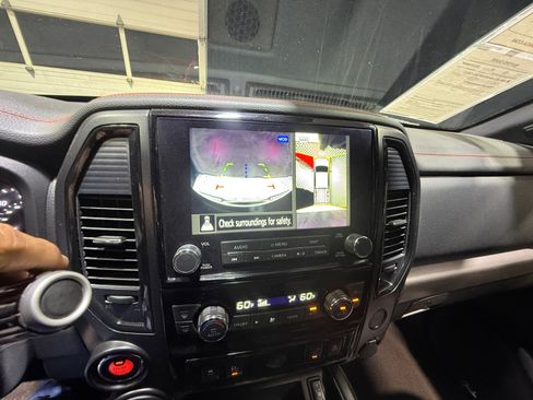 Used 2022 Nissan Titan PRO-4X w/ Pro-4x Convenience Package AWD/4WD image 29