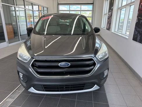 Used 2017 Ford Escape SE FWD image 2