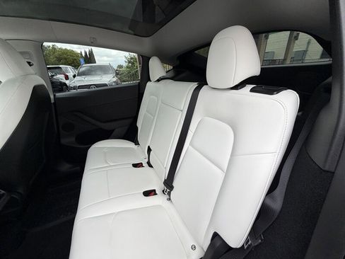 Used 2024 Tesla Model Y 2WD image 22