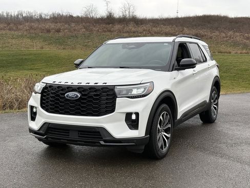 Used 2025 Ford Explorer ST-Line image 1